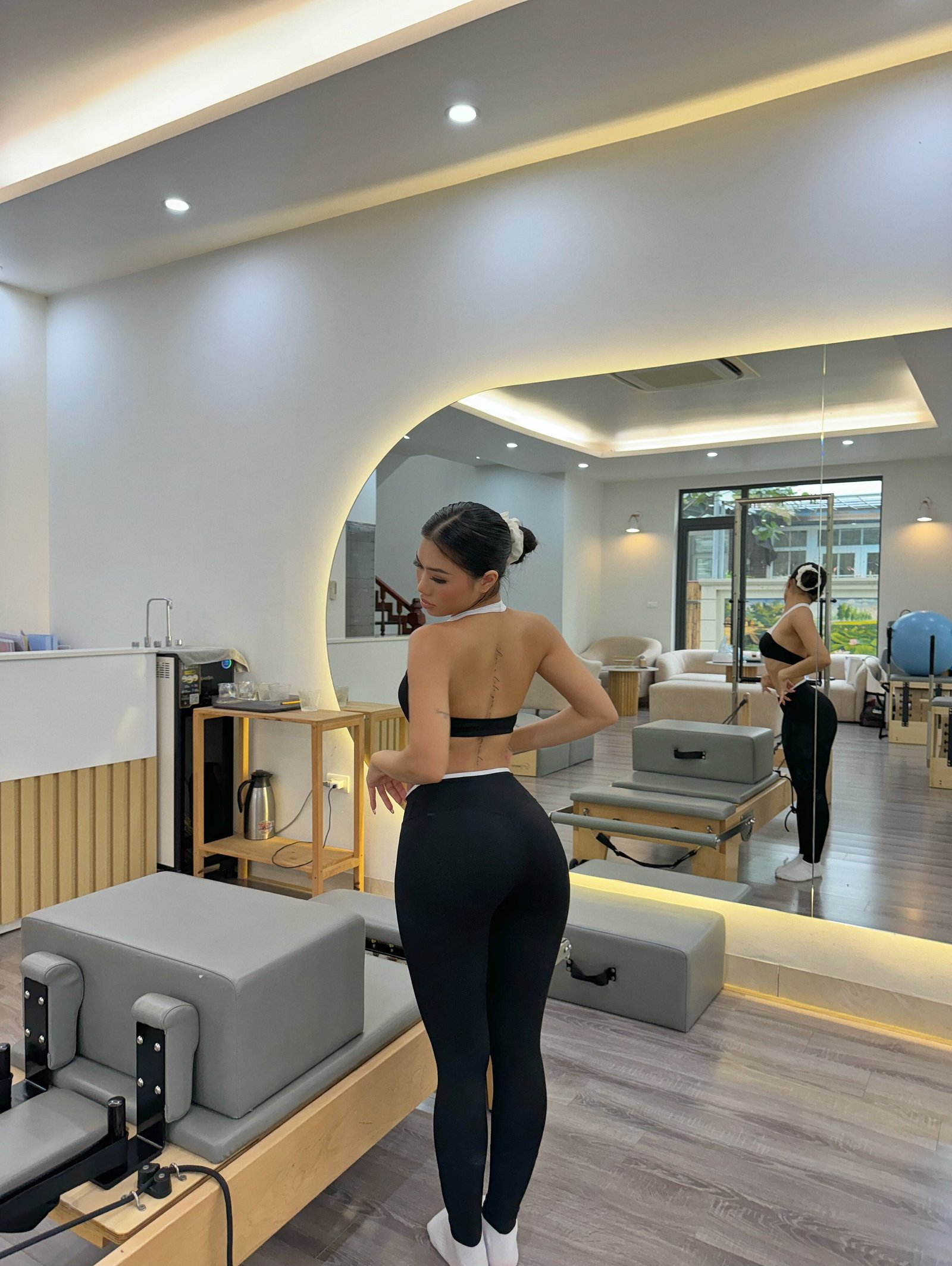 ContourGlow Halter Set chi tiết - leggings gym nữ LE MO GYM